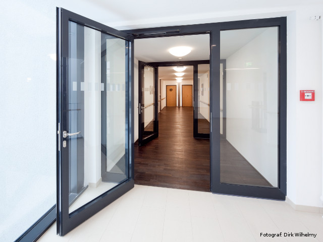 DORMA TS 5000 R Türschließer als Teil einer Feststellanlage